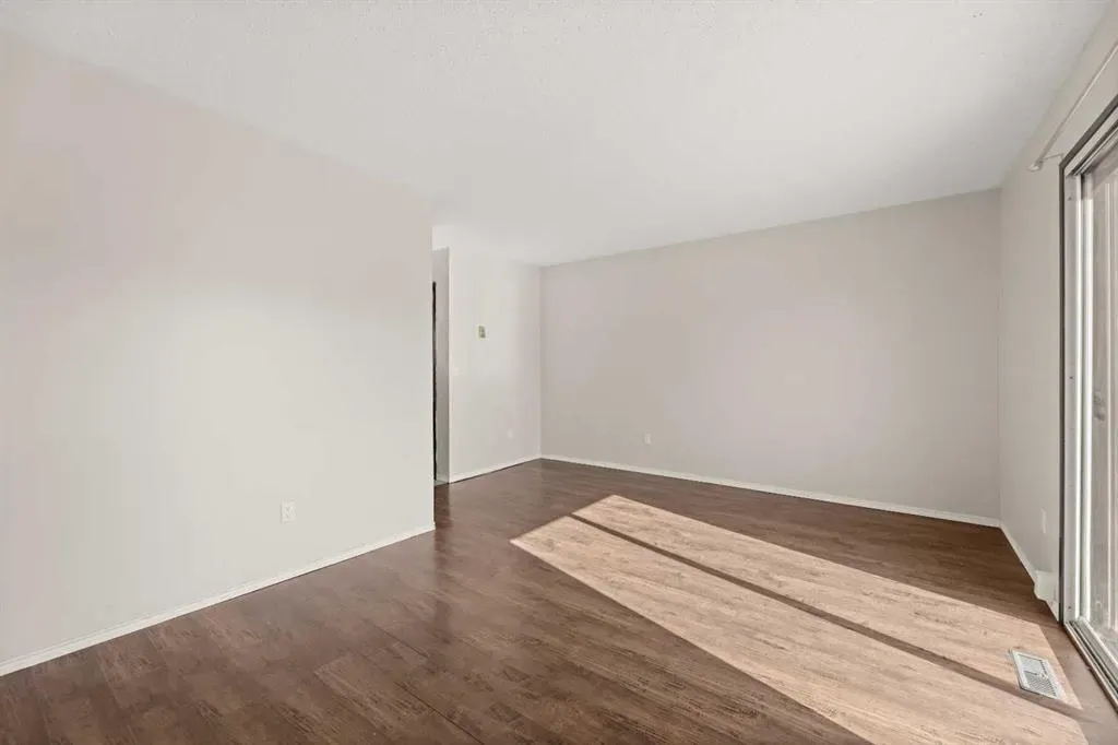 1706 22 Avenue, #18