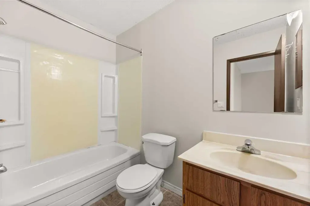 1706 22 Avenue, #18