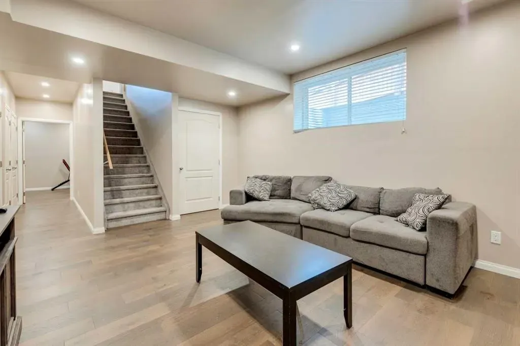123 Marquis Green SE