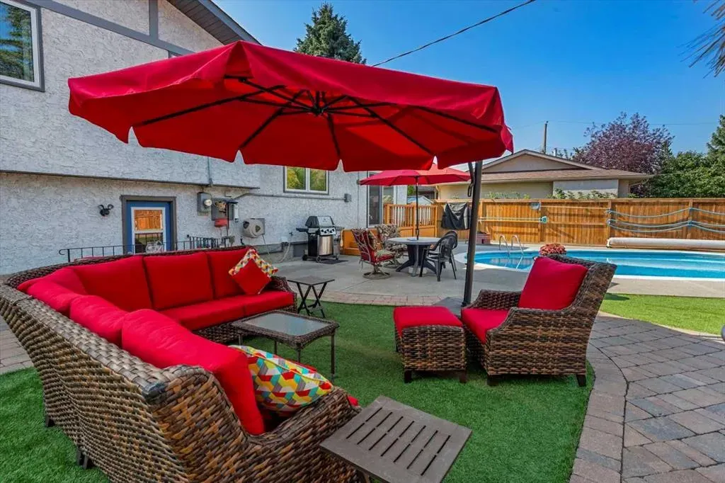 206 Lake Fraser Place SE
