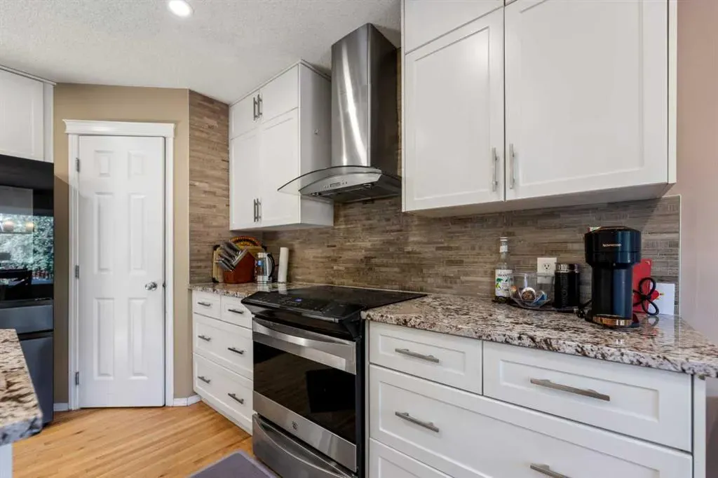 182 Tuscany Ravine Road NW