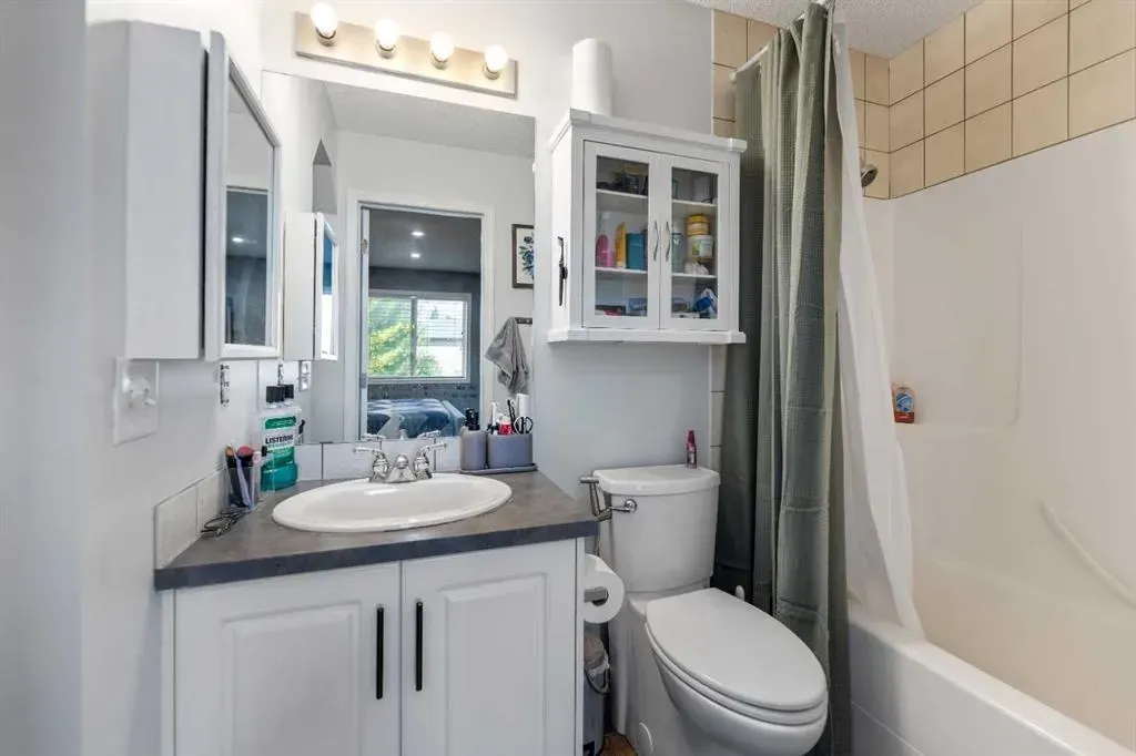 182 Tuscany Ravine Road NW