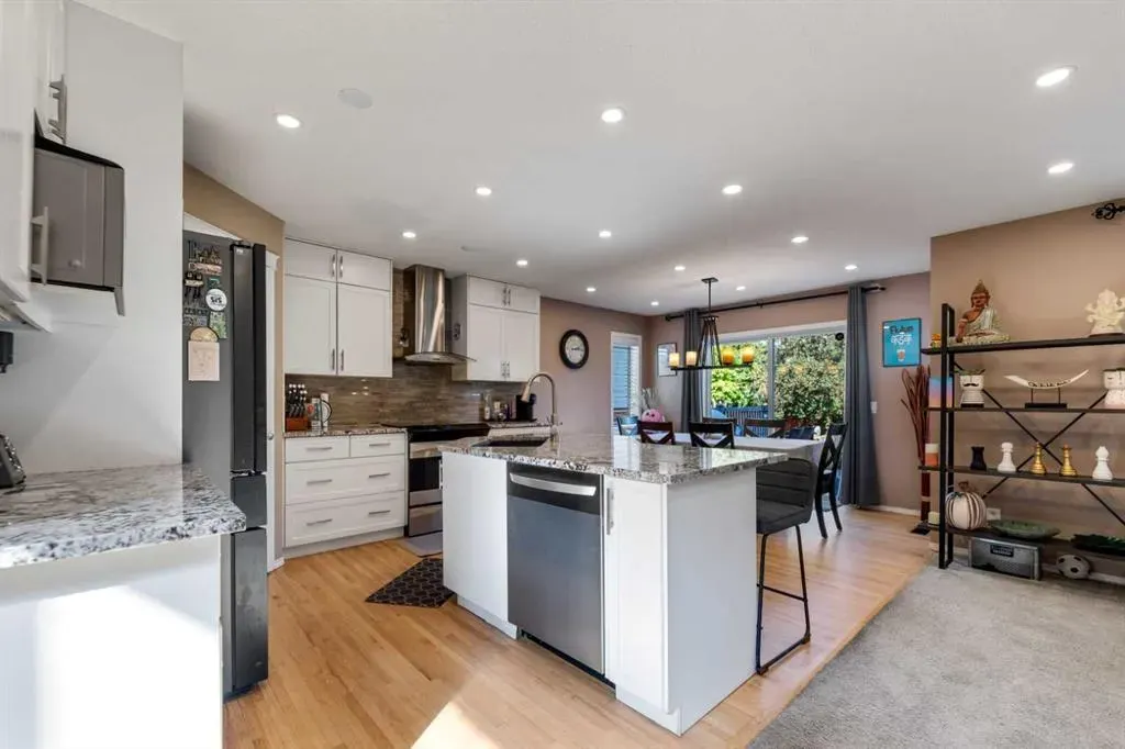 182 Tuscany Ravine Road NW
