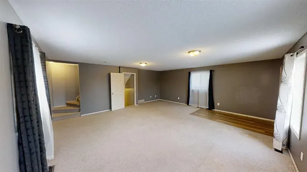 9425 Lakeland Drive