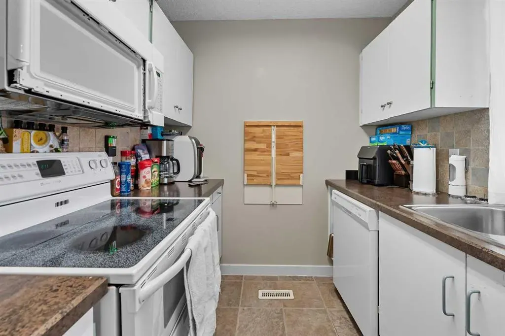829 Coach Bluff Crescent SW, #201