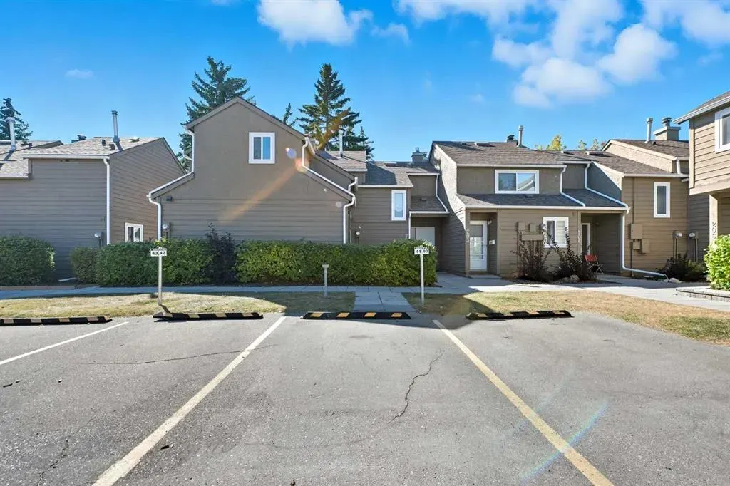 829 Coach Bluff Crescent SW, #201