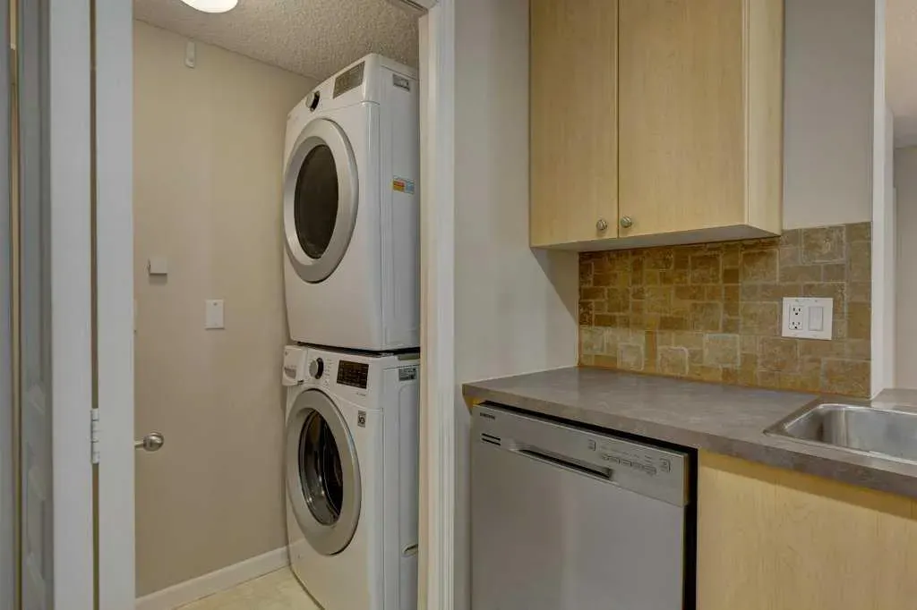 30 Richard Court SW, #233