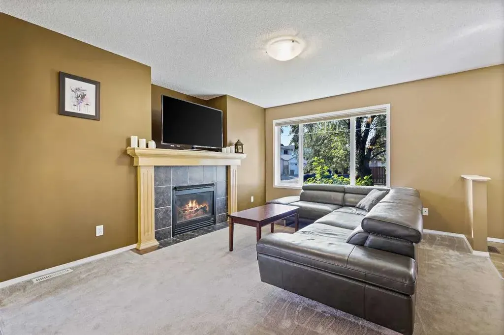 180 Copperfield Rise SE