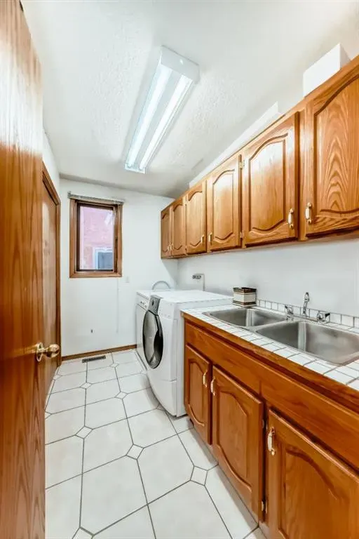 17 Santana Manor NW