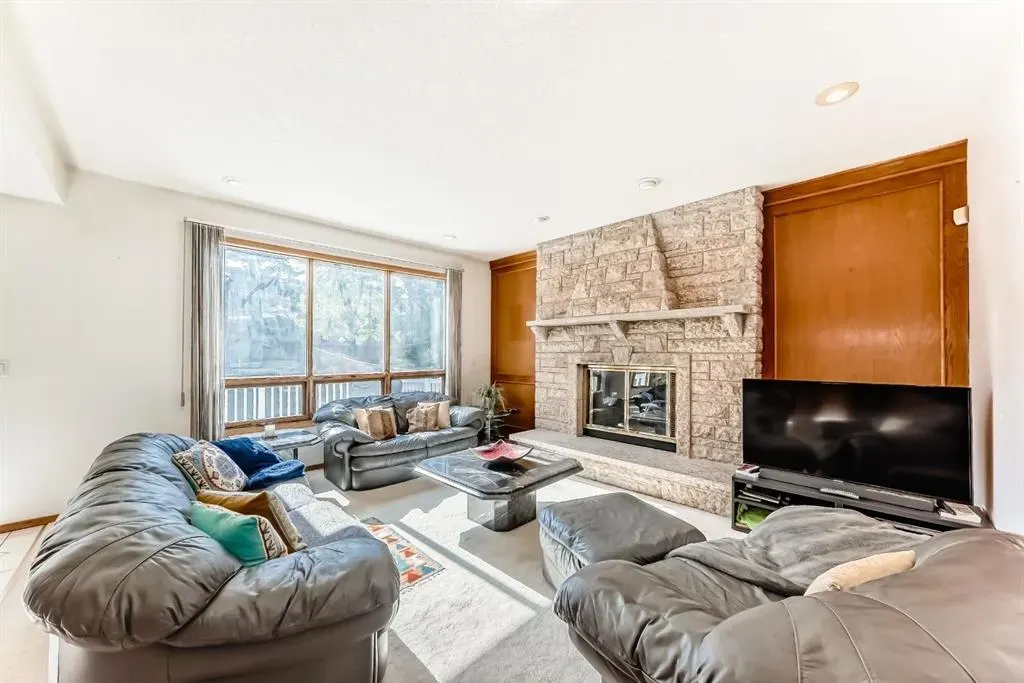 17 Santana Manor NW