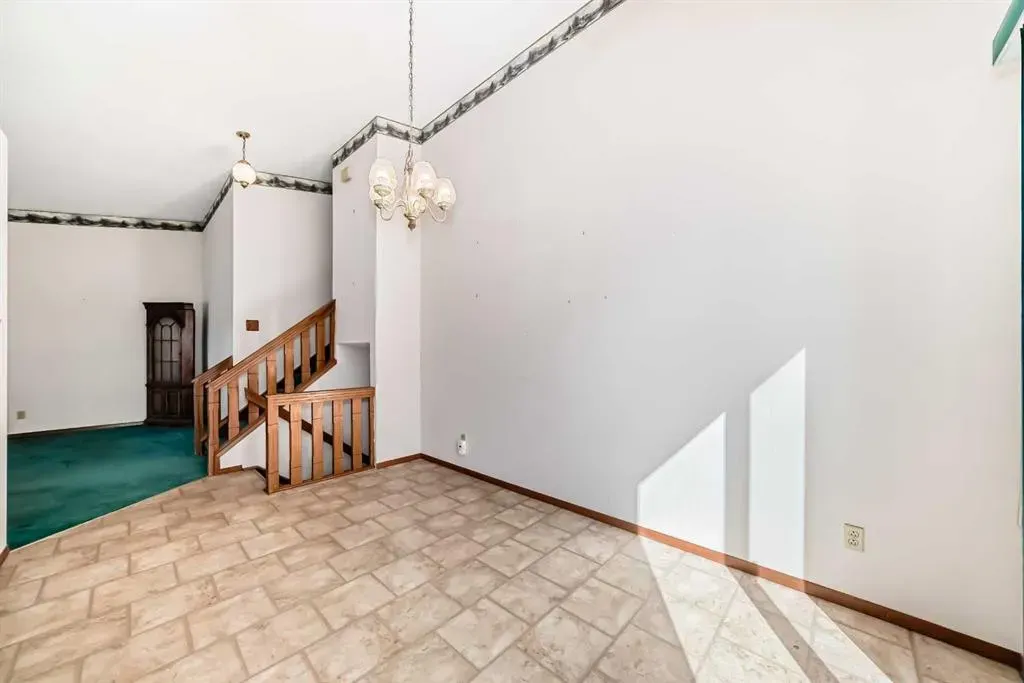 219 Templeview Place NE