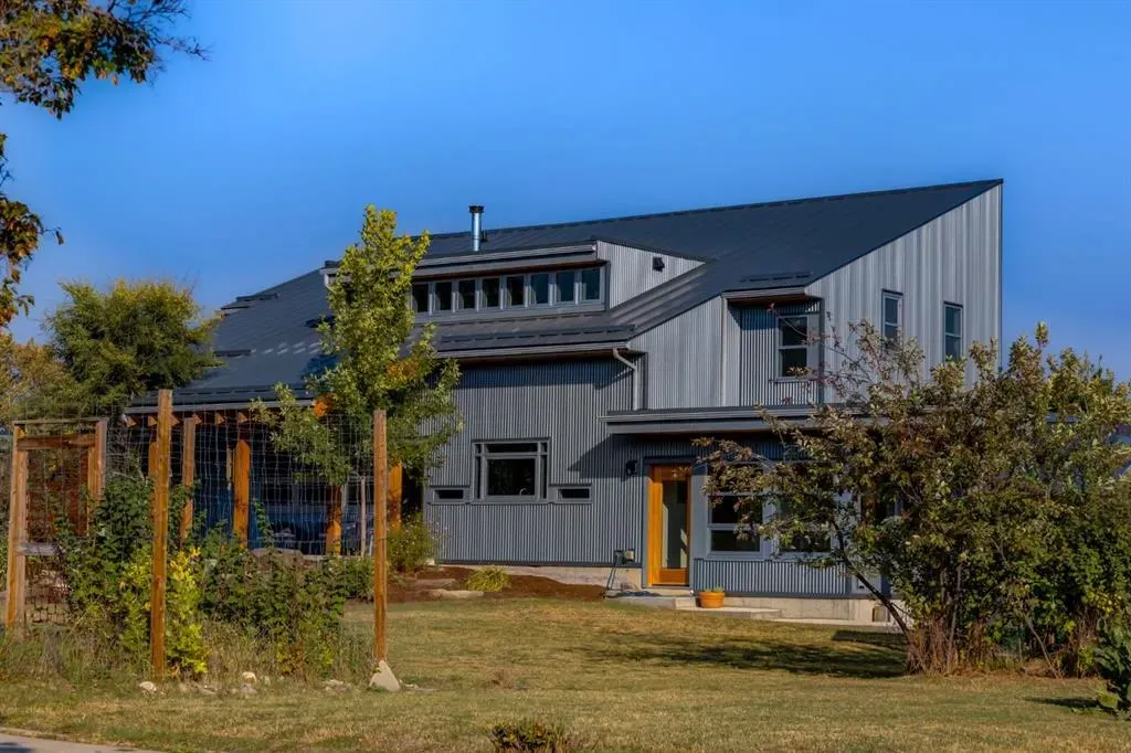2 Deibert Close SW