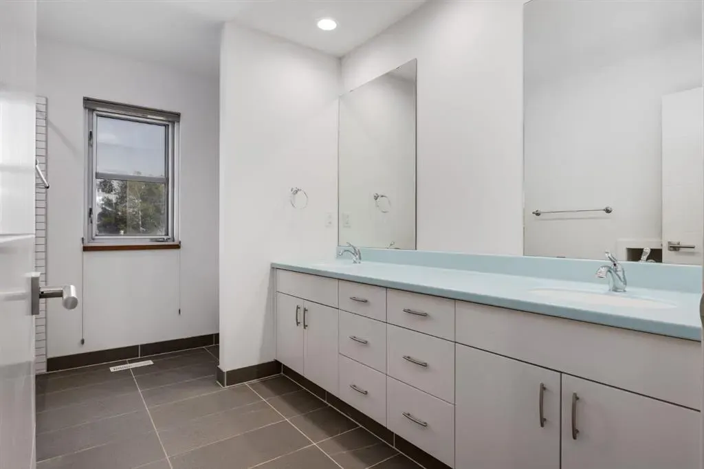 2 Deibert Close SW