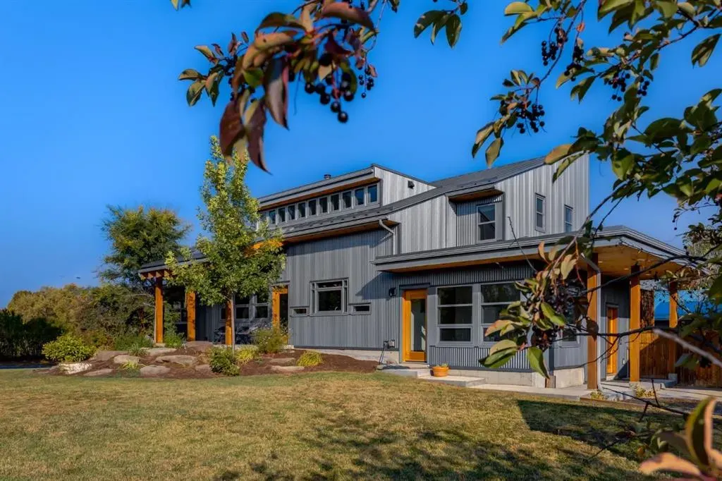2 Deibert Close SW