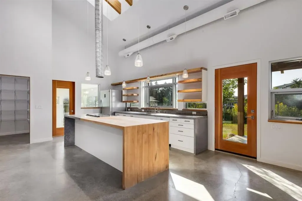 2 Deibert Close SW
