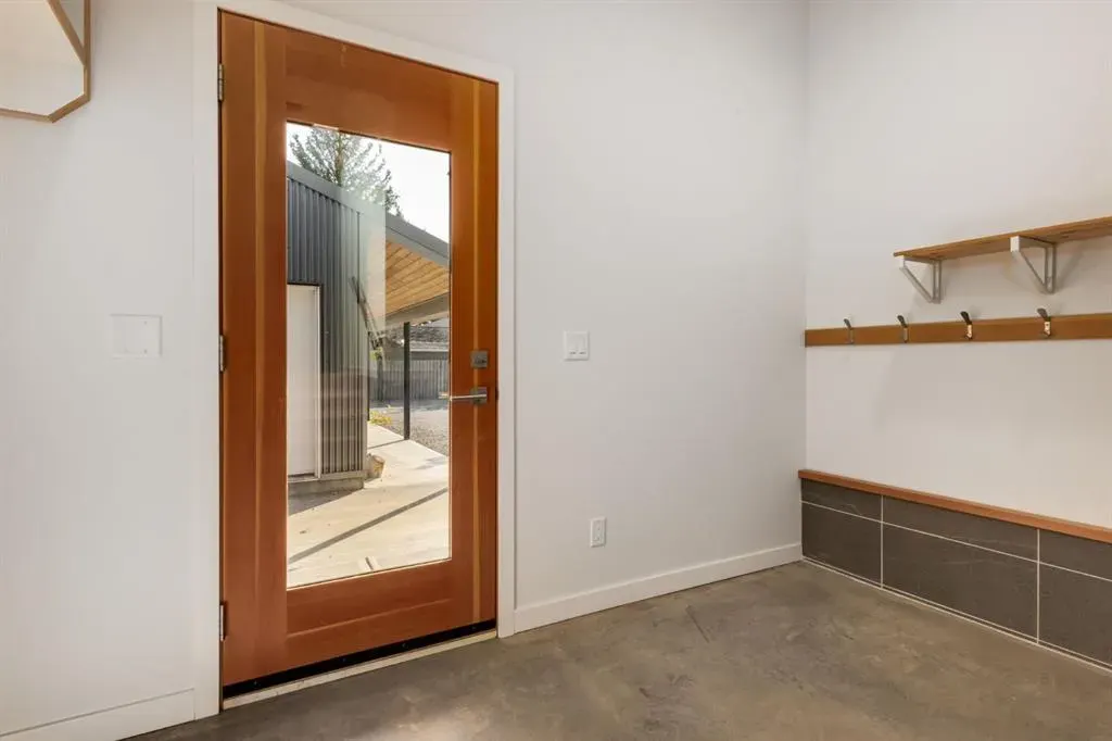 2 Deibert Close SW