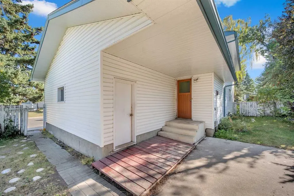 11027 Bradbury Drive SW