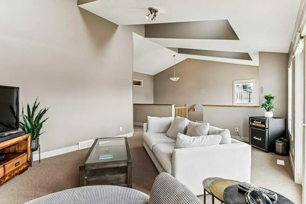 16 Royal Oak Cape NW