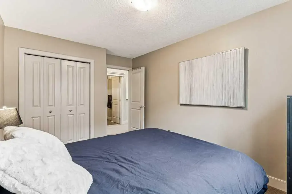 16 Royal Oak Cape NW