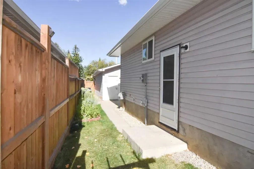 112 Woodvale Road SW