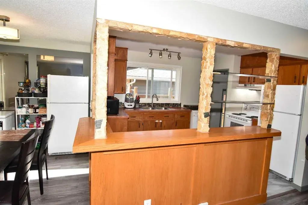 112 Woodvale Road SW