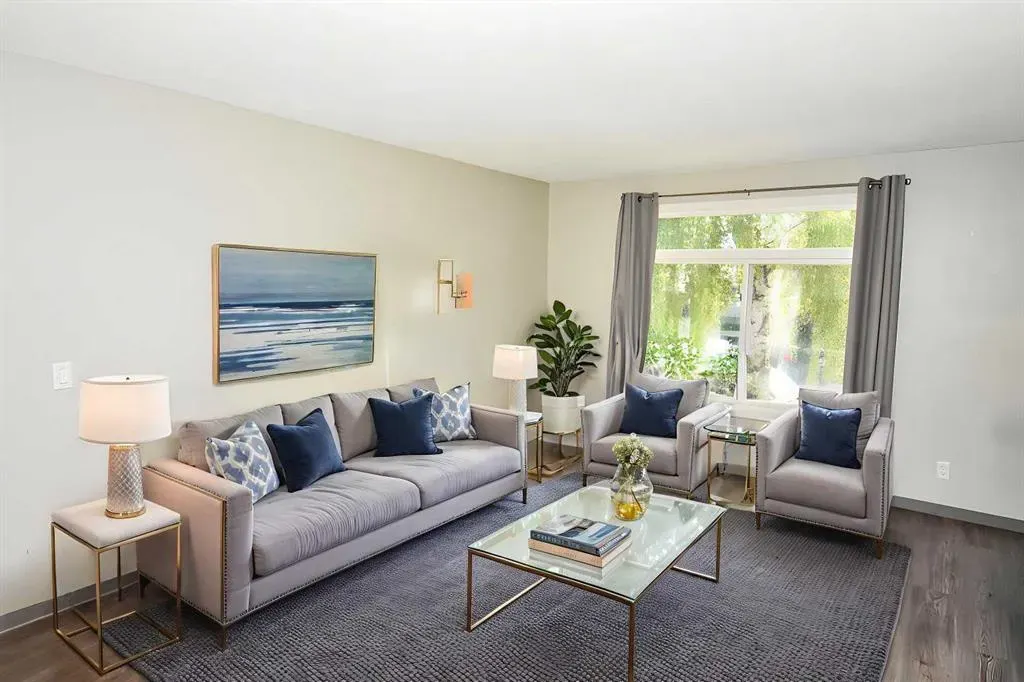 112 Woodvale Road SW