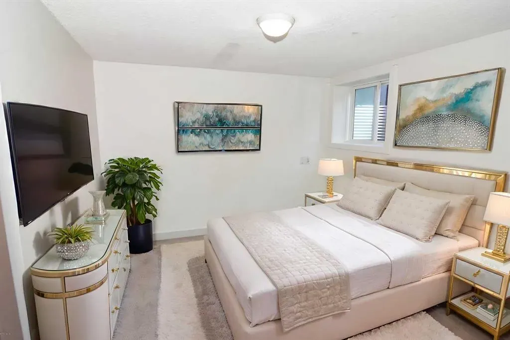 112 Woodvale Road SW