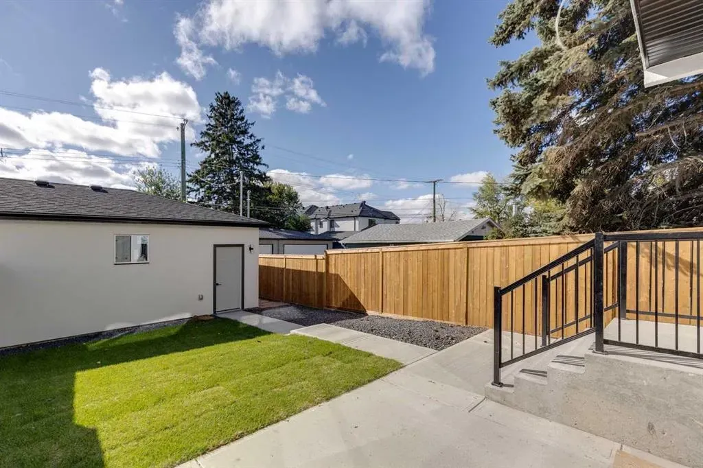 2015 23 Avenue NW