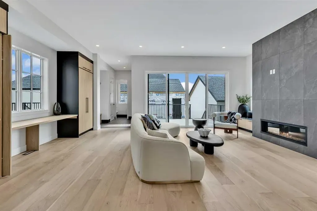 352 Normandy Drive SW