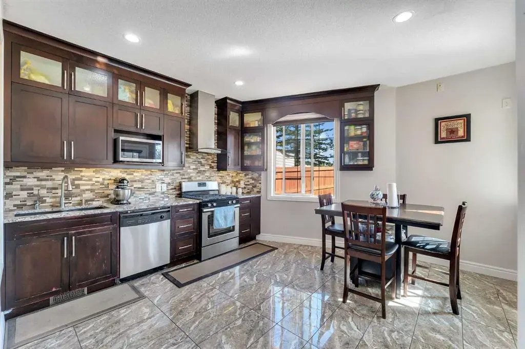77 Taralea Green NE