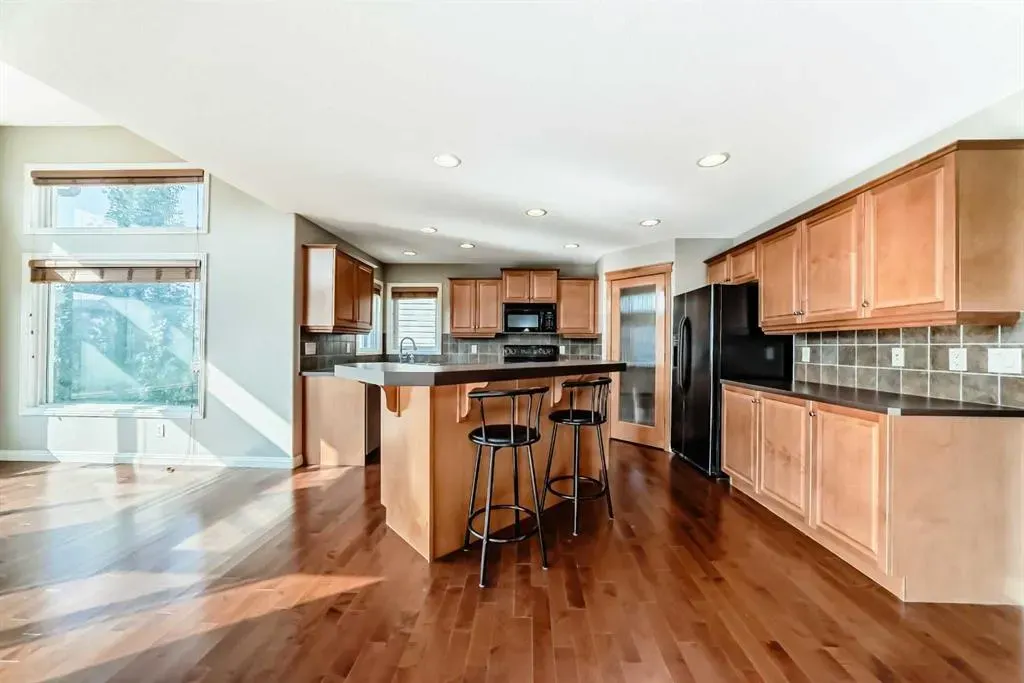 130 Panamount View NW