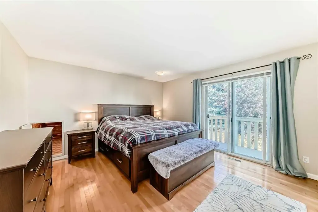 28 Woodfield Court SW