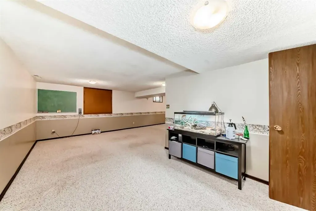 28 Woodfield Court SW