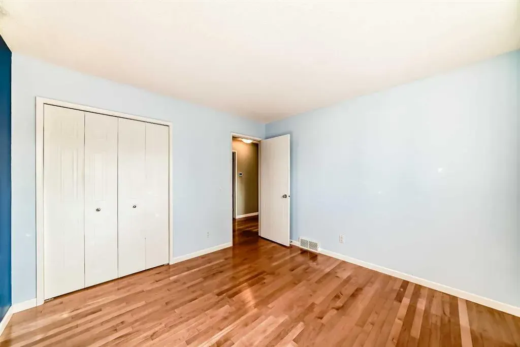 28 Woodfield Court SW