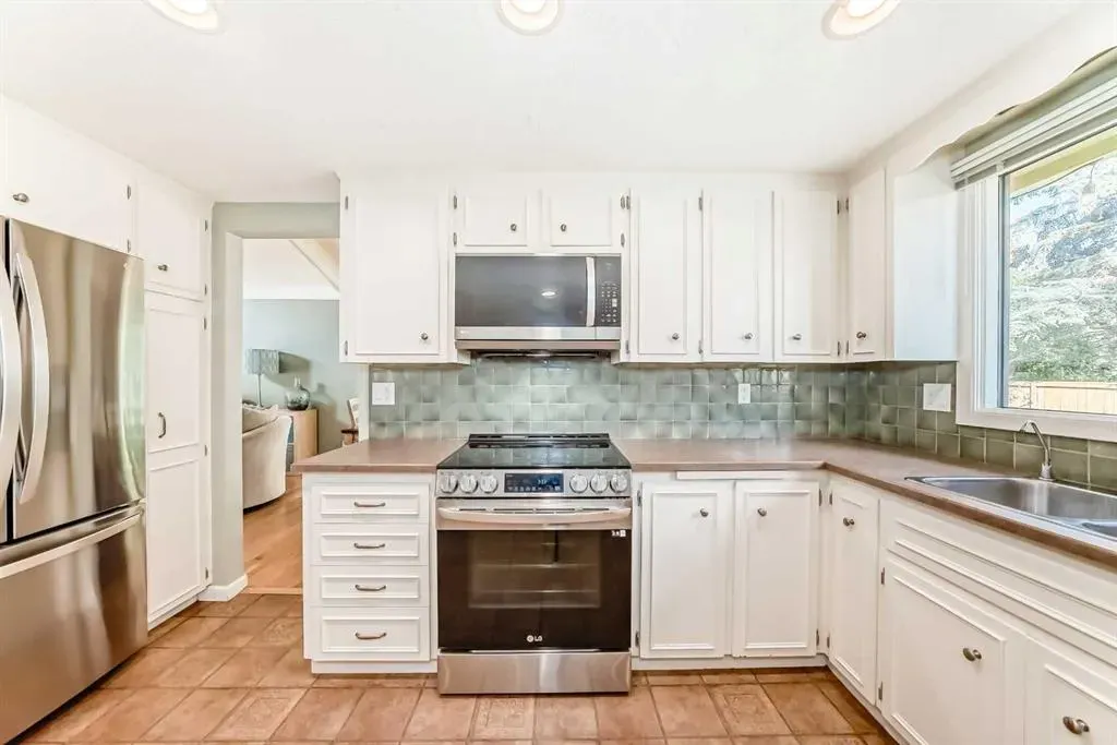 28 Woodfield Court SW