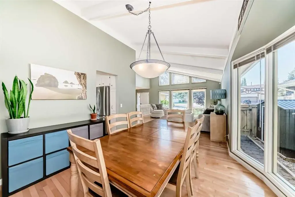 28 Woodfield Court SW