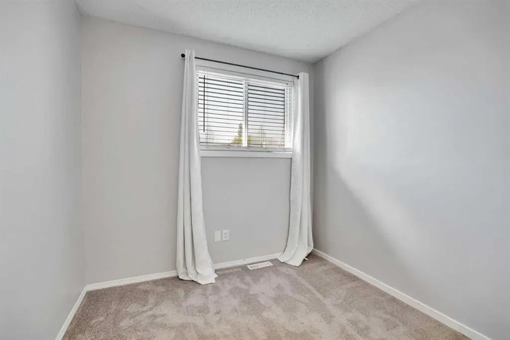 20 Tararidge Close NE