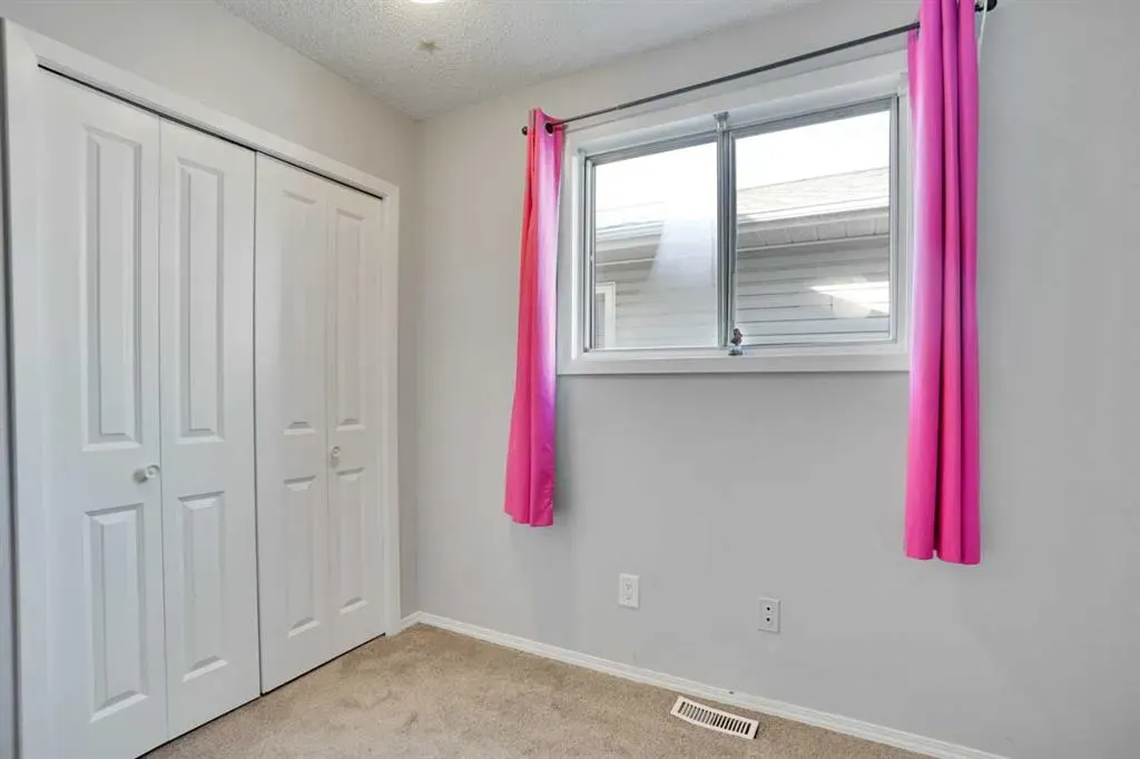 20 Tararidge Close NE