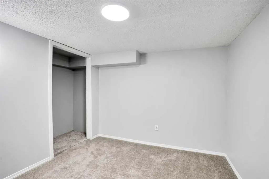 20 Tararidge Close NE