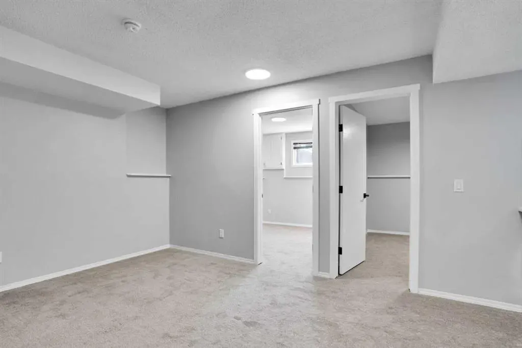 20 Tararidge Close NE