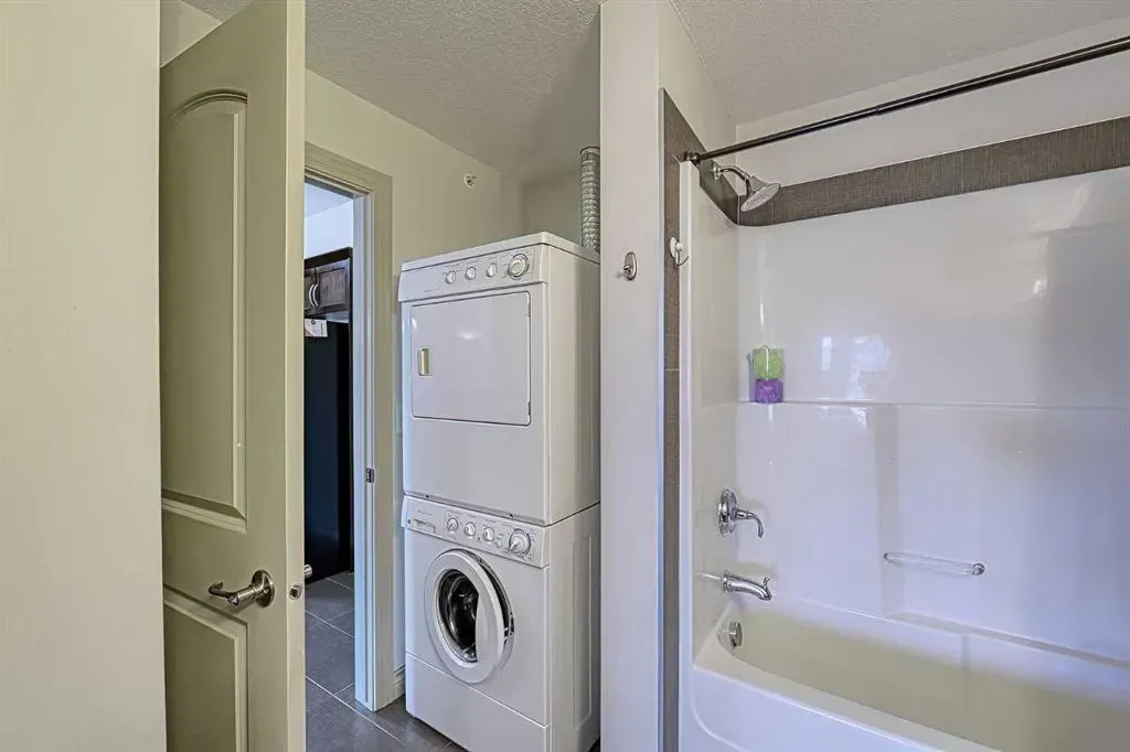 70 Royal Oak Plaza NW, #403
