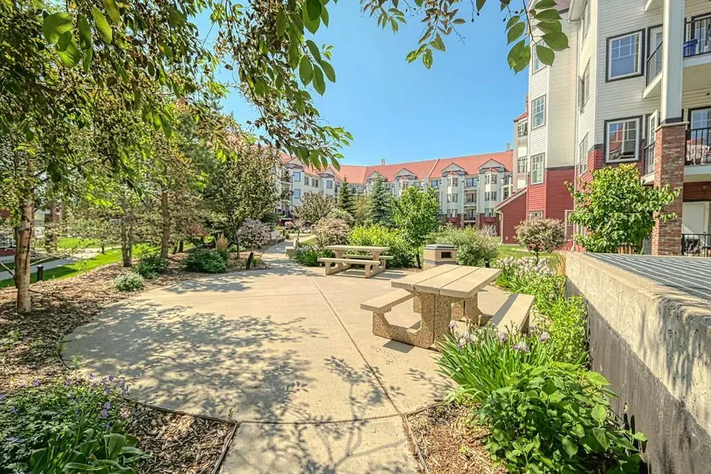 70 Royal Oak Plaza NW, #403
