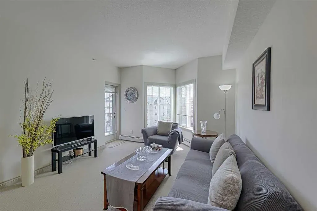 70 Royal Oak Plaza NW, #403