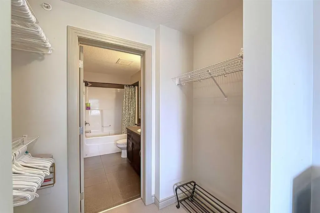 70 Royal Oak Plaza NW, #403