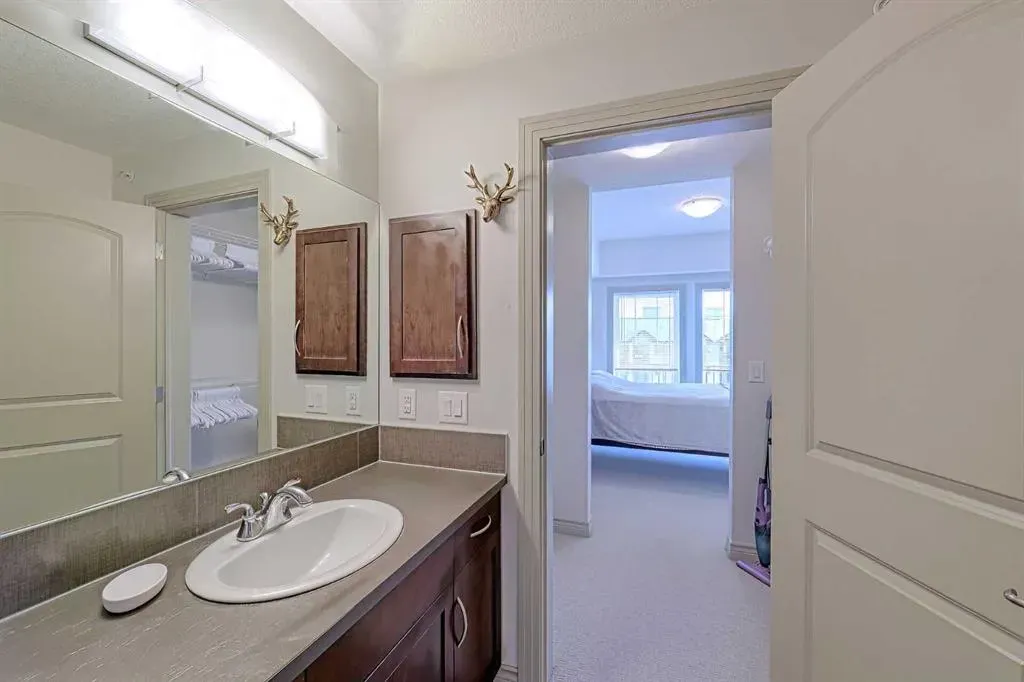 70 Royal Oak Plaza NW, #403