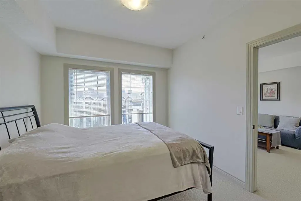 70 Royal Oak Plaza NW, #403