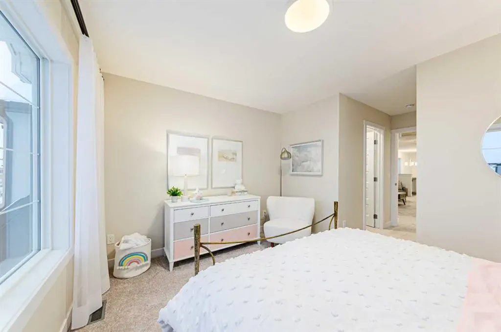 715 Buffaloberry Manor SE