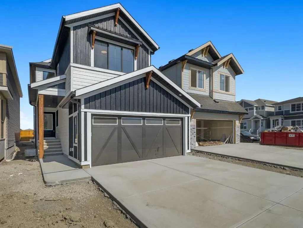 715 Buffaloberry Manor SE