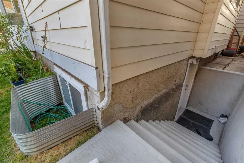12 Templehill Bay NE