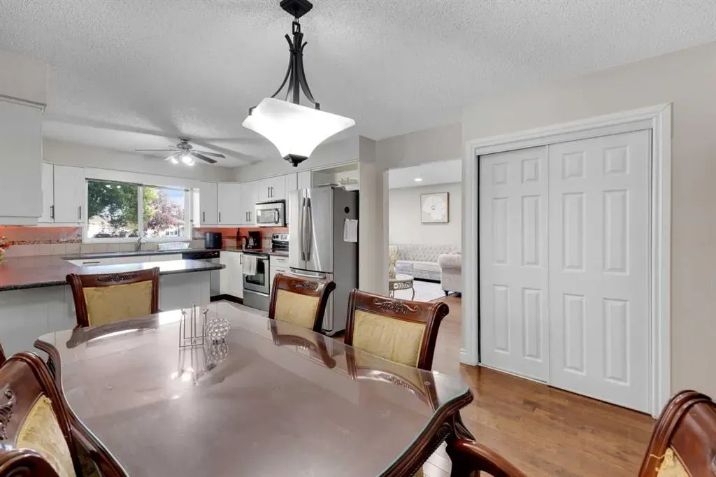 12 Templehill Bay NE